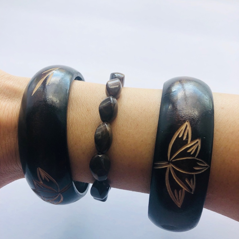 Lot of wide brown bronze bangle bracelets